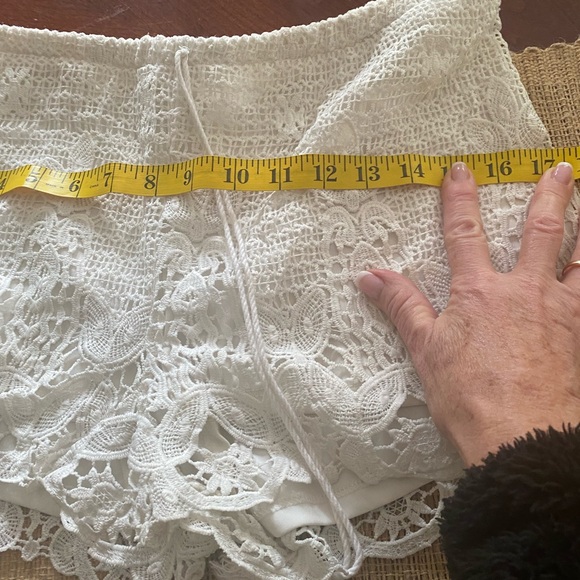 Lacy white shorts - Picture 6 of 7